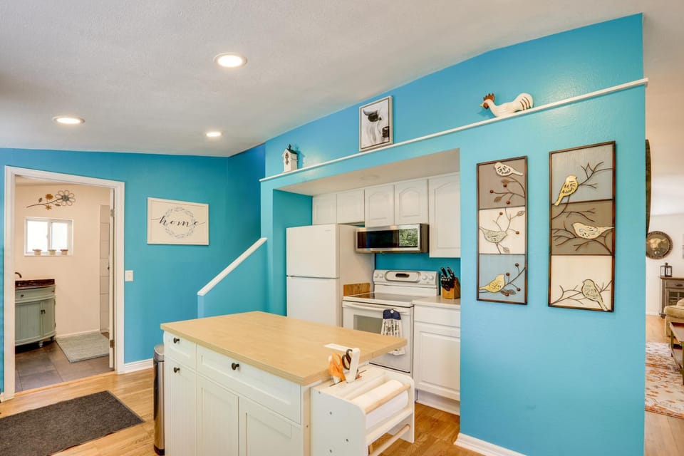 Private Hot Tub & Yard! All-Seasons Littleton Gem House in Littleton