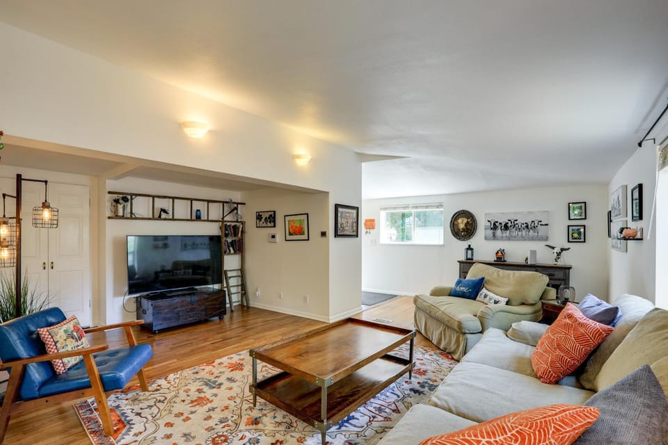 Private Hot Tub & Yard! All-Seasons Littleton Gem House in Littleton