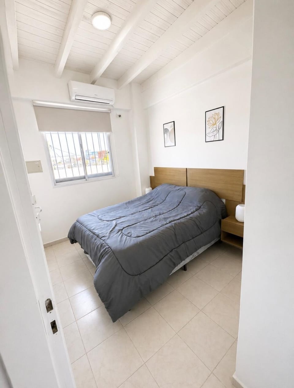 Bedroom, air conditioner
