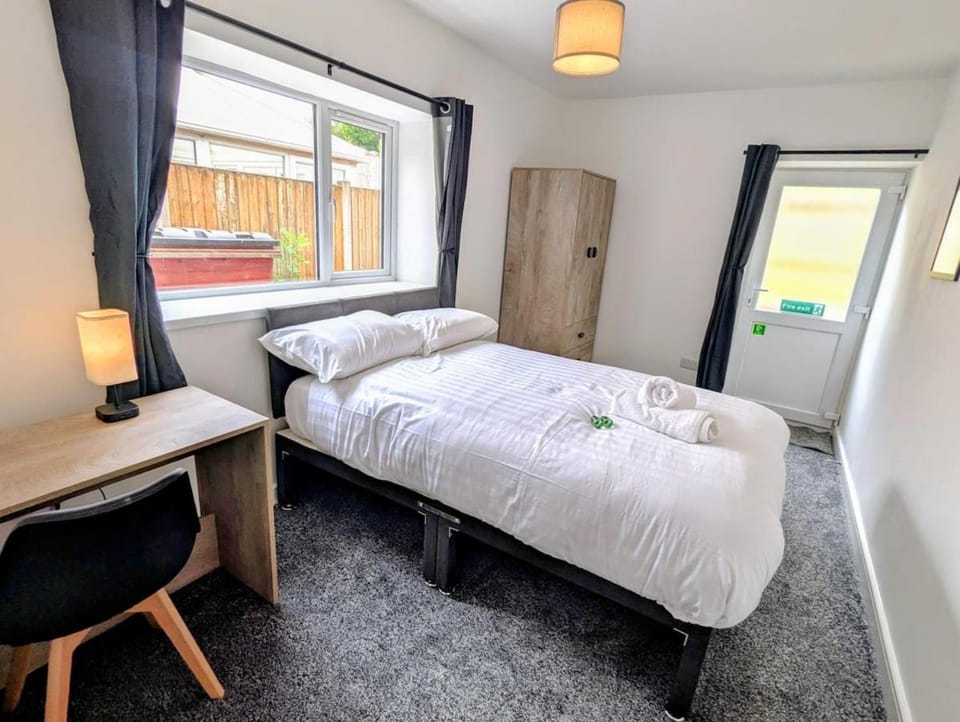 1 - Cosy Brand New 1 Bedroom Apartment - Wi-fi Apartment in Stoke-on-Trent