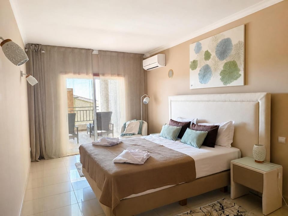Golden deluxe family apartment Apartment in Olhos de Água