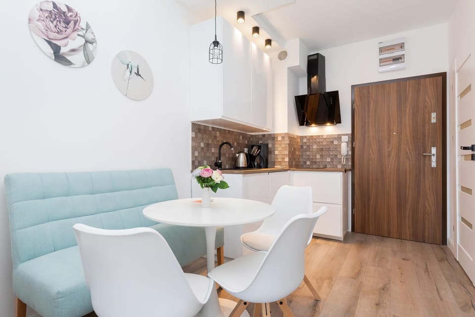 Kitchen or kitchenette, Seating area