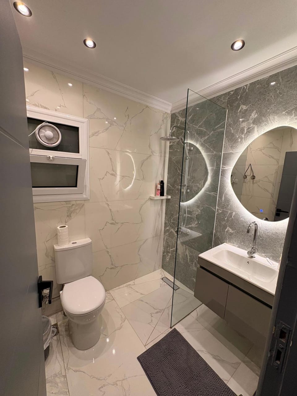 Shower, Toilet, Bathroom