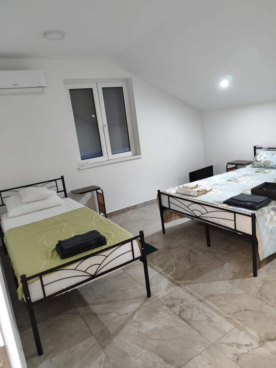 Bed, Photo of the whole room, Bedroom, air conditioner