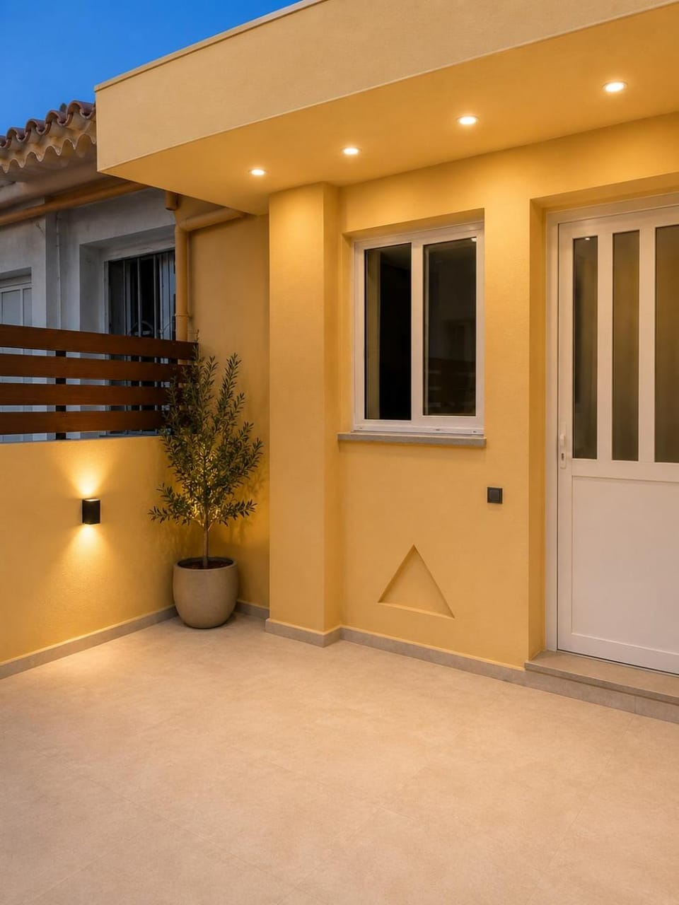 Bright apartment with court yard and swimming pool Apartment in Chania