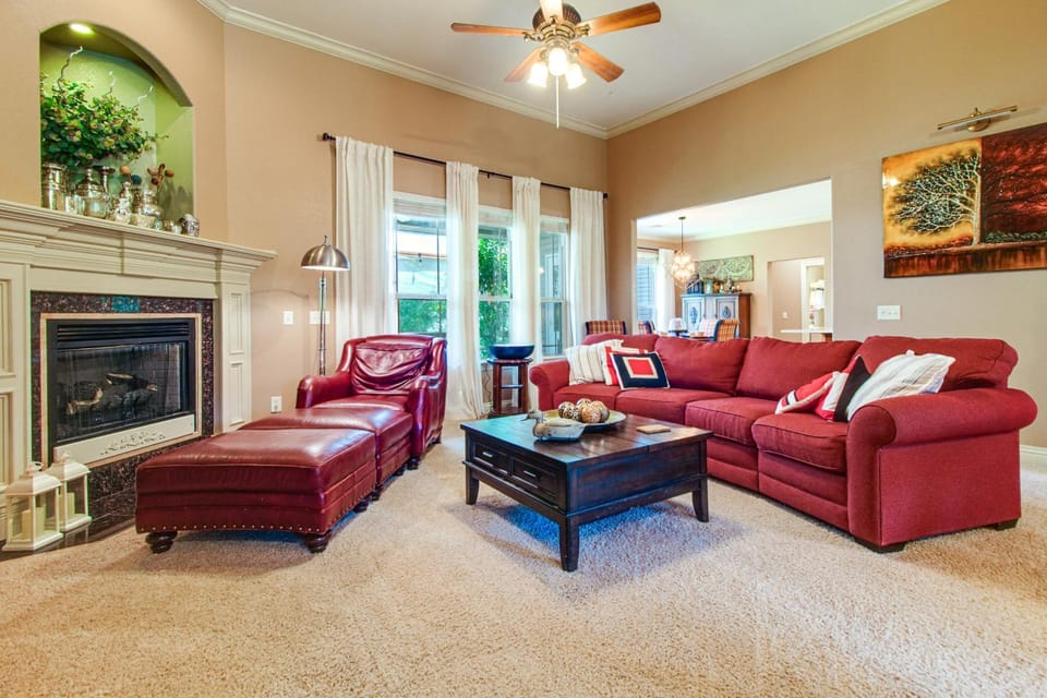 Hikes, Tee Times & Lake Days! Bella Vista Getaway House in Bella Vista