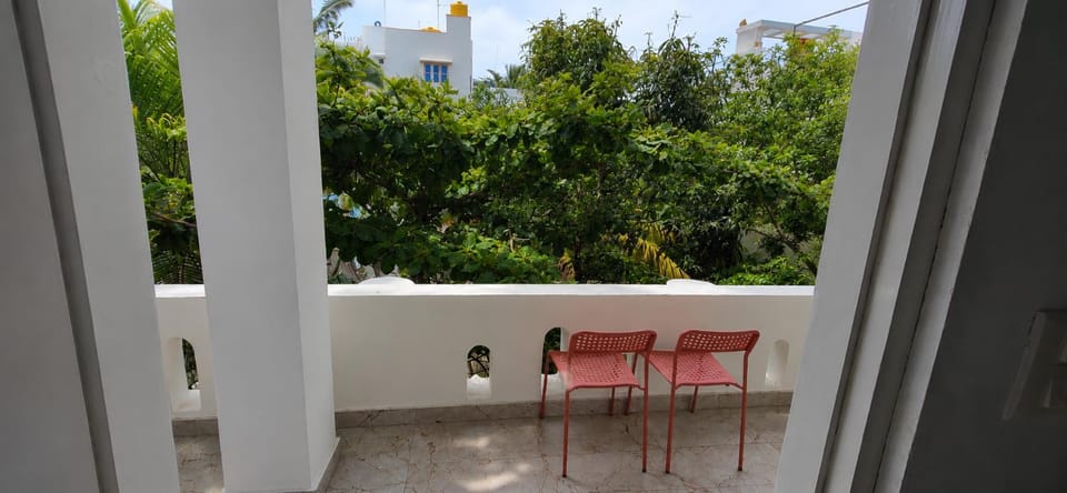 White House Station Bed and Breakfast in Bengaluru