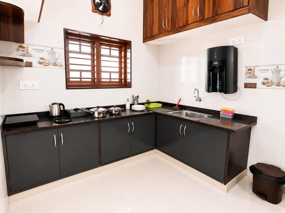 Kitchen or kitchenette, kitchen