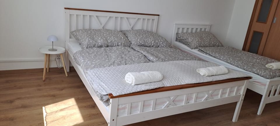 Bed, Photo of the whole room, Bedroom, towels