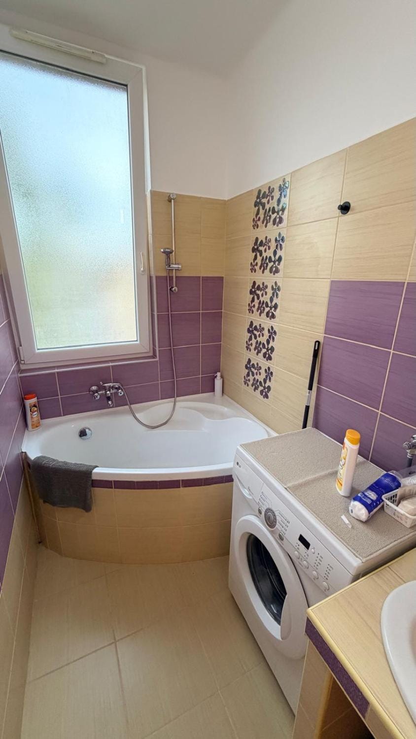 Bathroom, Bath, towels, washing machine