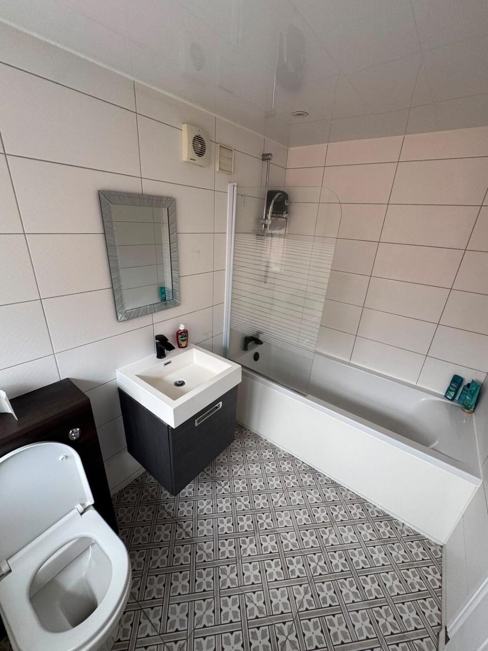 Shower, Toilet, Bathroom, Bath, towels