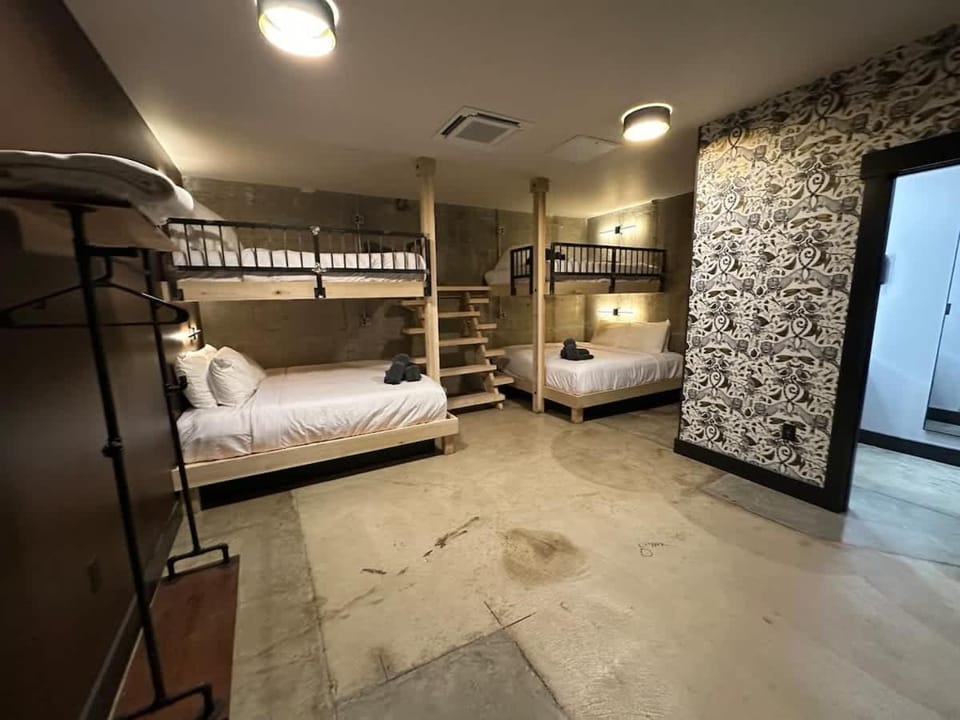 A12 Gallant Fox B02 Suite Hotel in Jefferson County