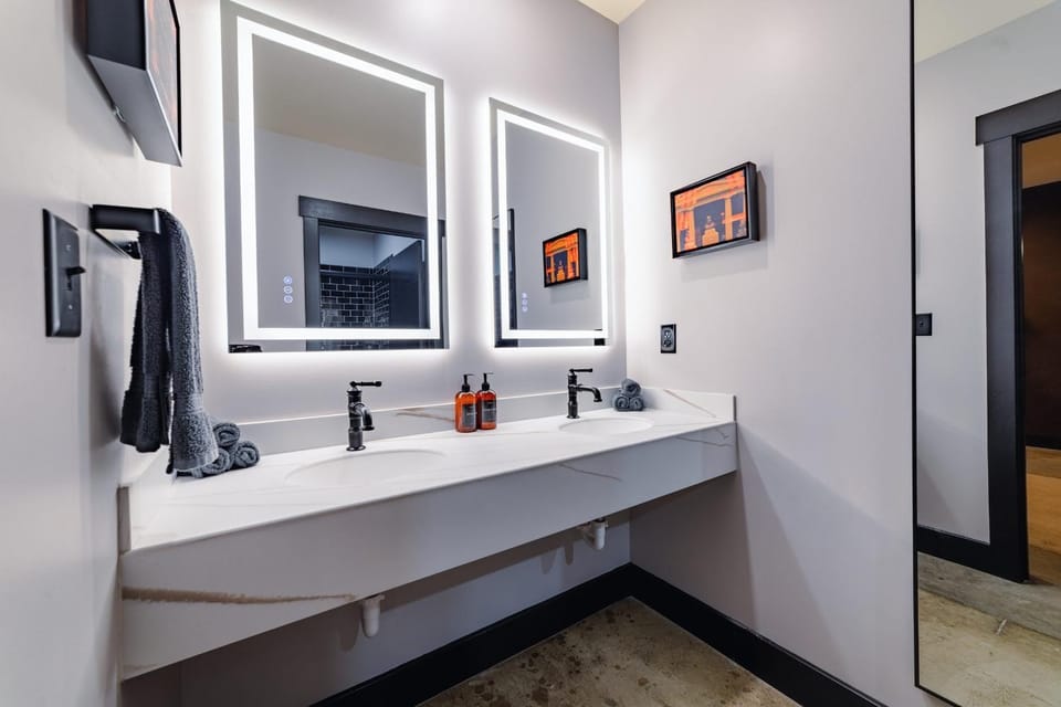 A12 Gallant Fox B02 Suite Hotel in Jefferson County