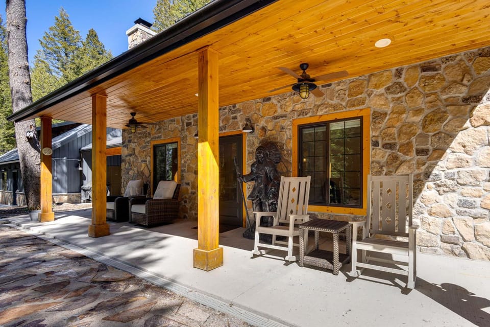 On 5 Acres! Cabin w/ Hot Tub in Lava Hot Springs Cabin in Idaho