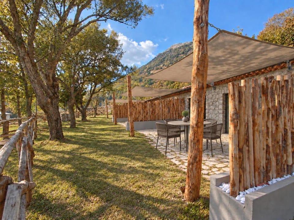 Property building, Day, Natural landscape, Garden, Garden view, Mountain view, Lunch, Dinner