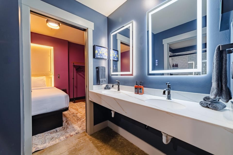 A12 Sir Barton 1200 Suite Hotel in Jefferson County