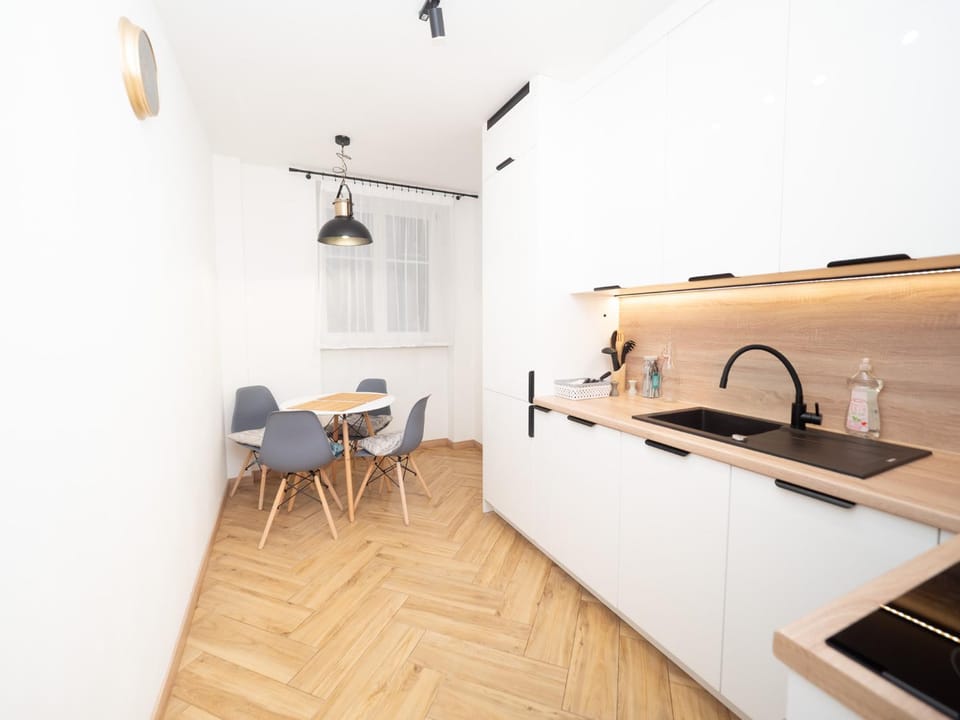 Kitchen or kitchenette, Dining area, stove