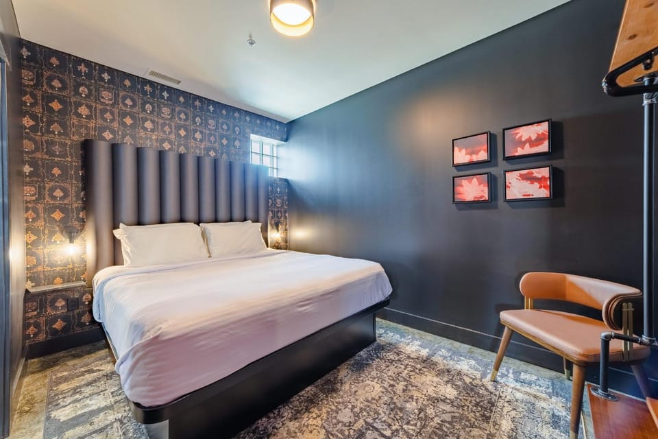 A12 Whirlaway 2100 Suite Hotel in Jefferson County