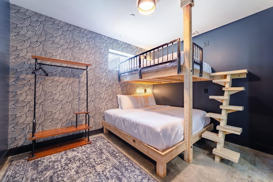 A12 Whirlaway 2100 Suite Hotel in Jefferson County