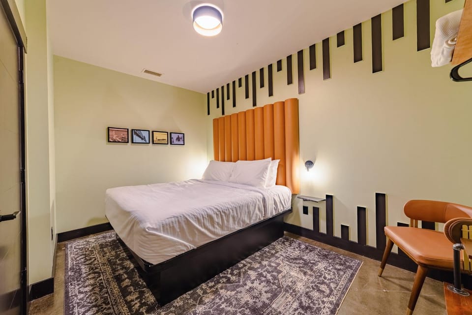 A12 Count Fleet 2200 Suite Hotel in Jefferson County
