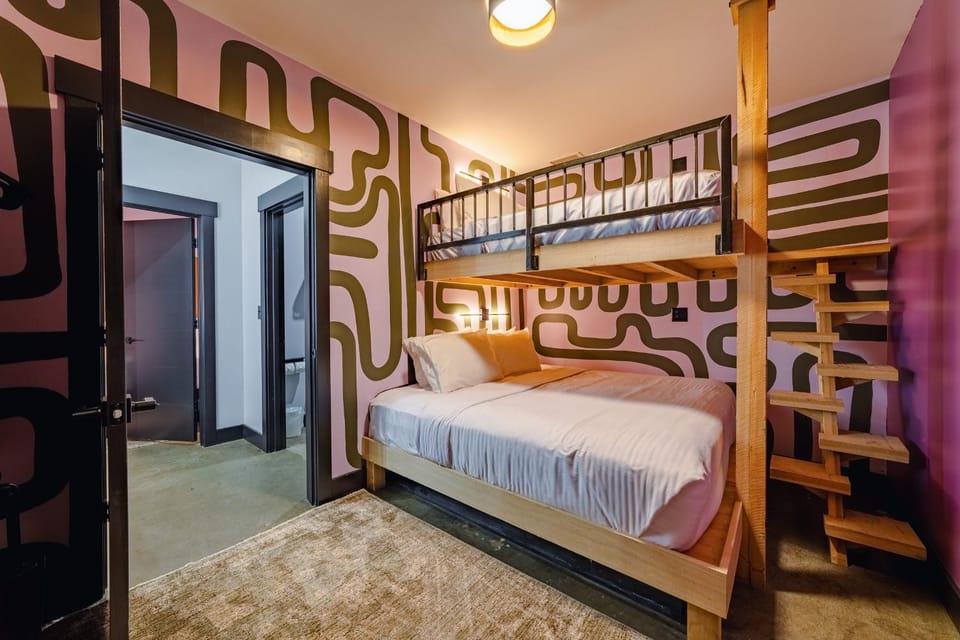 A12 American Pharoah 2300 Suite Hotel in Jefferson County