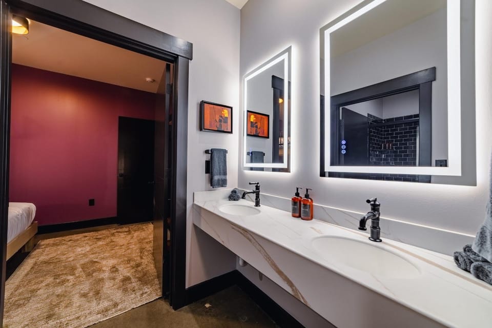 A12 American Pharoah 2300 Suite Hotel in Jefferson County