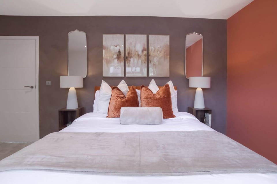 Bed, Photo of the whole room, Bedroom