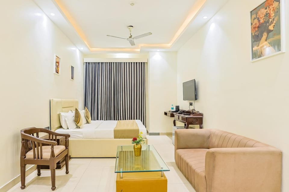 Bed, TV and multimedia, Photo of the whole room, Bedroom, air conditioner