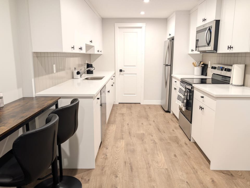 Kitchen or kitchenette, Dining area, dishwasher, oven, stove