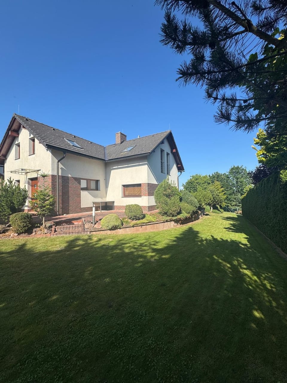 Vila s krytým bazénem a výhledem na zámek Villa in Czechia