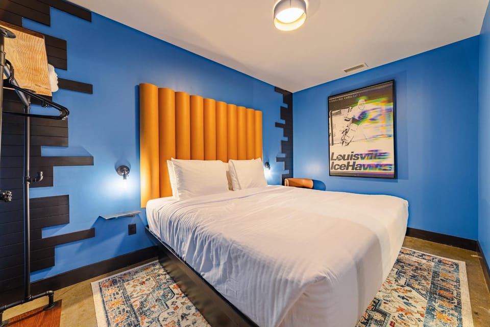 A12 Lower West Stakes Exacta Suite Hotel in Jefferson County