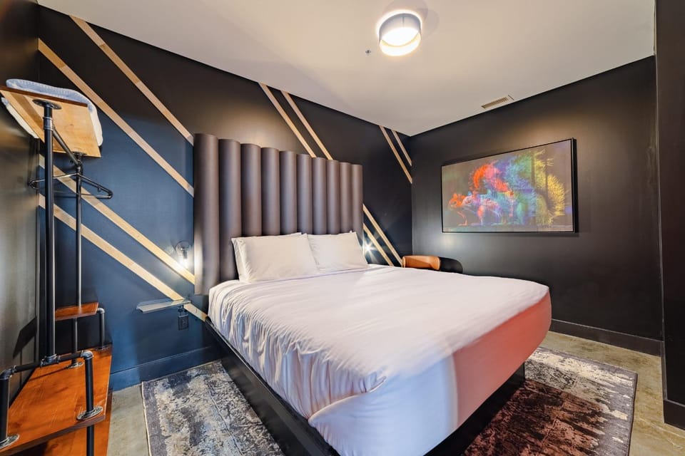 A12 Upper West Stakes Exacta Suite Hotel in Jefferson County