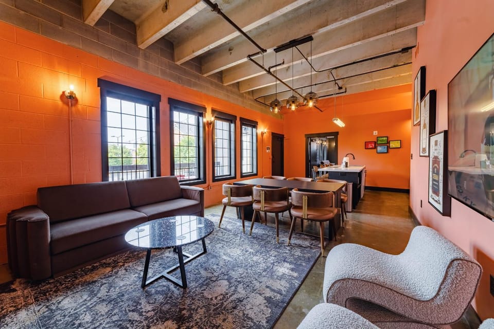 A12 Upper West Stakes Exacta Suite Hotel in Jefferson County