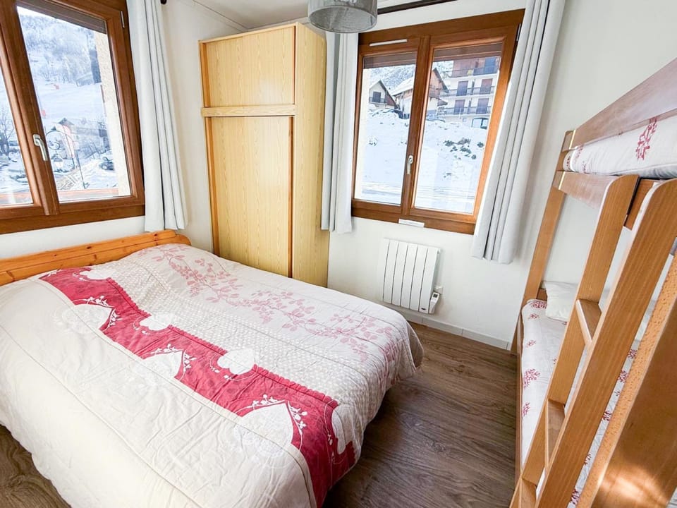 Property building, Living room, Bedroom
