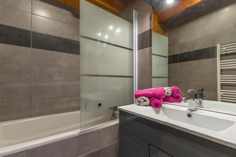Bathroom, Living room