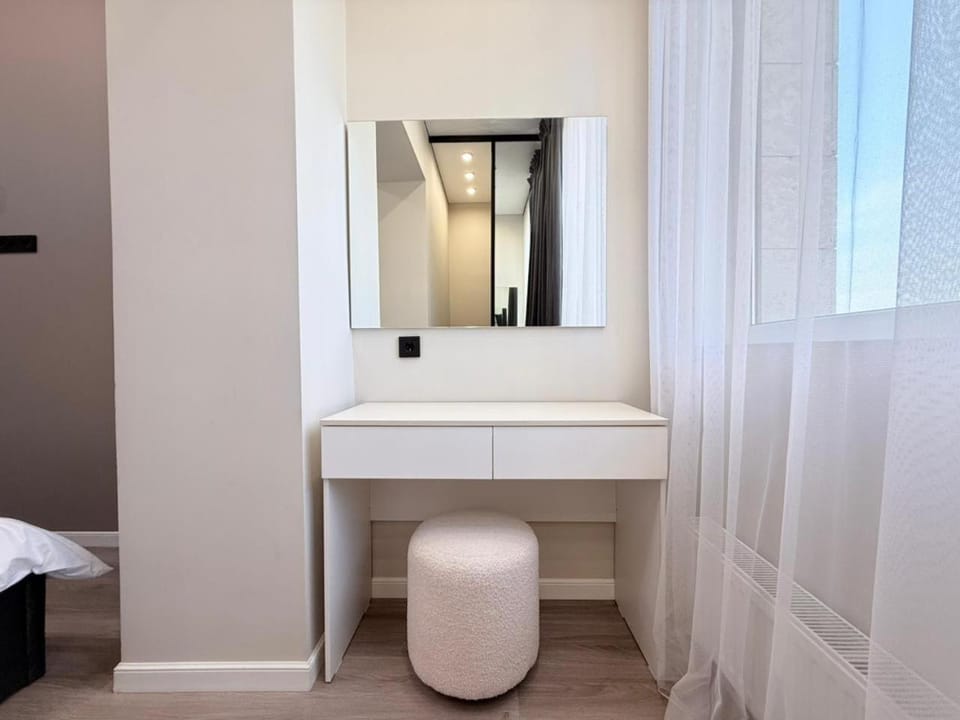 Комфорт сити 3 комнатная квартира возле ТРЦ Мега Apartment in Almaty
