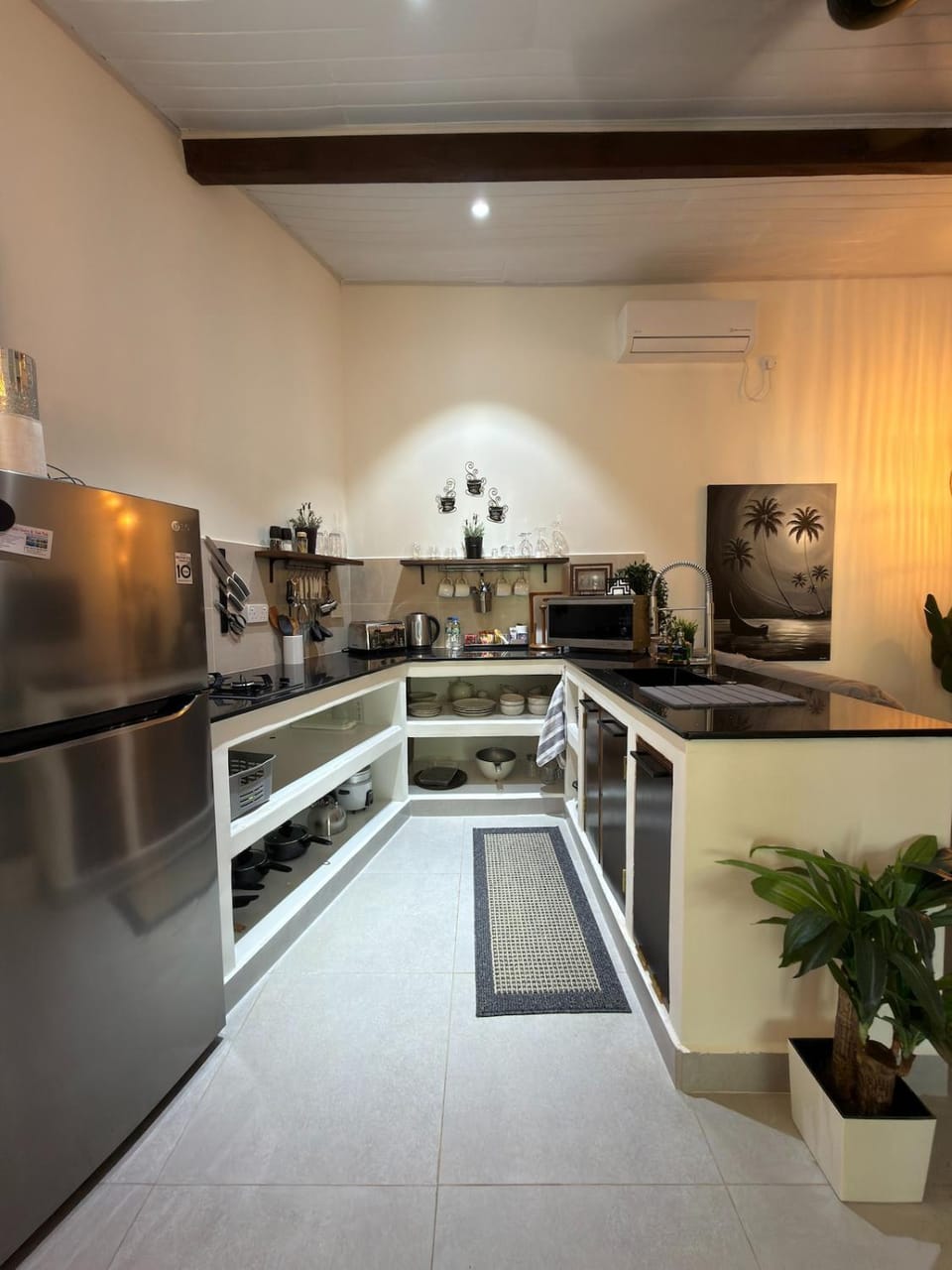 Kitchen or kitchenette, oven