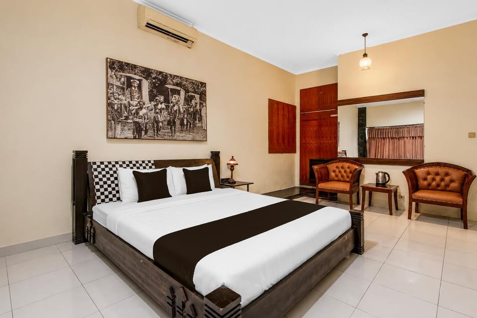 Seating area, Bedroom, air conditioner