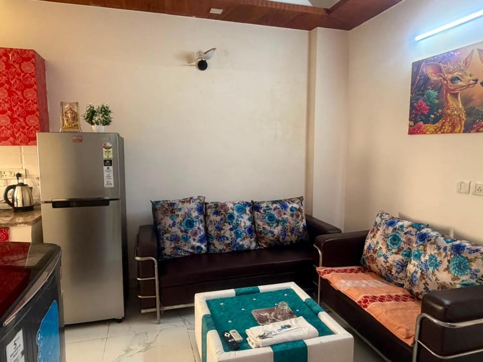 Whistler 1 BHK Serviced Apartment Overlooking Greens Apartment in New Delhi