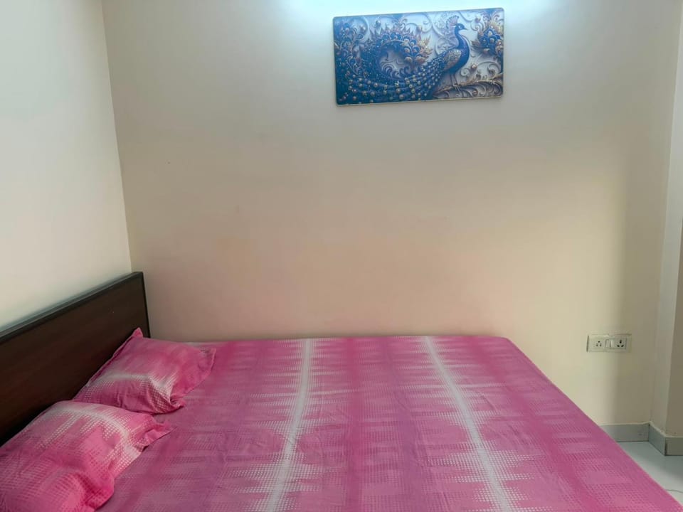 Whistler 1 BHK Serviced Apartment Overlooking Greens Apartment in New Delhi