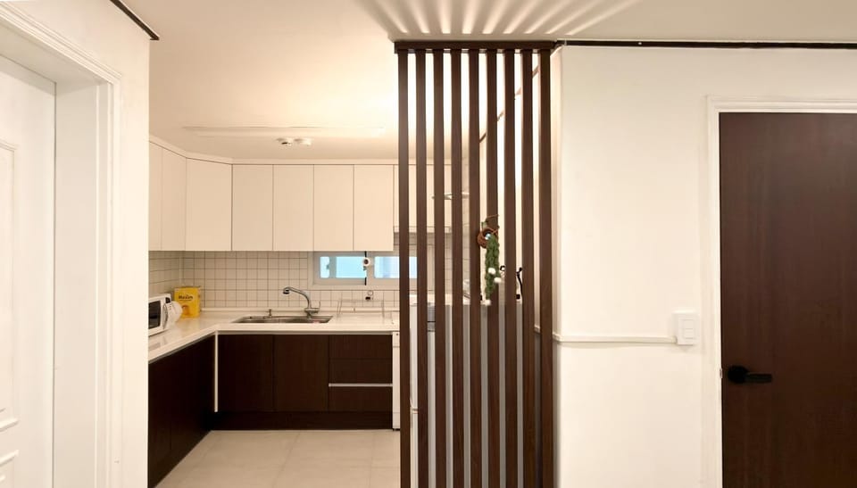 오픈할인 독립문역 2분 3룸 1층 경복궁 명동 전통시장 홍대 Villa in Seoul