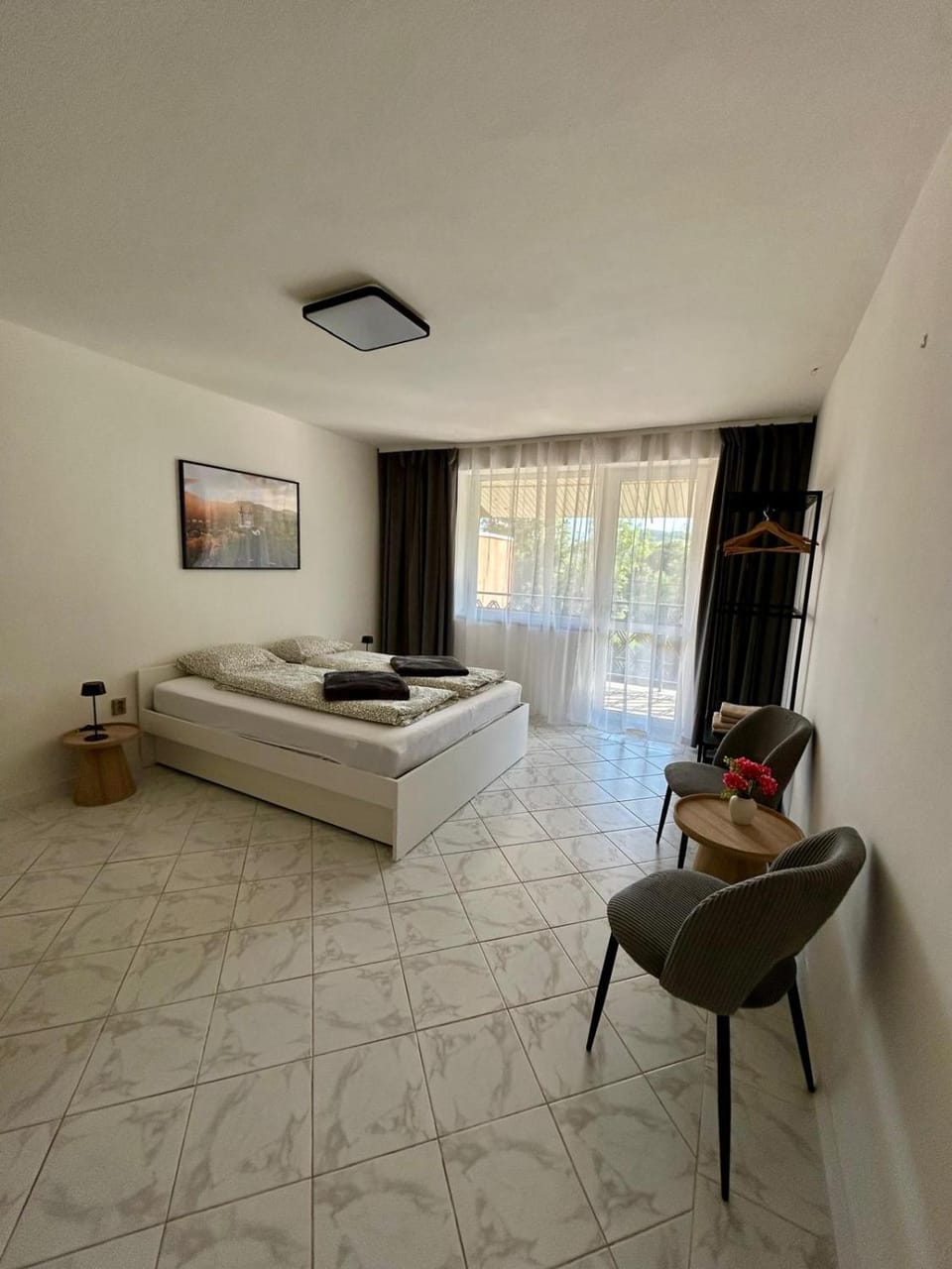 Photo of the whole room, Bedroom