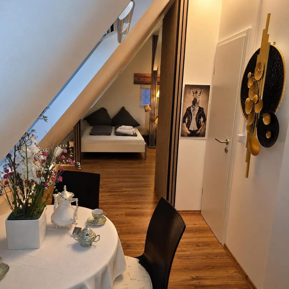 Bed, Kitchen or kitchenette, Living room, Photo of the whole room, Seating area, Dining area, Bedroom