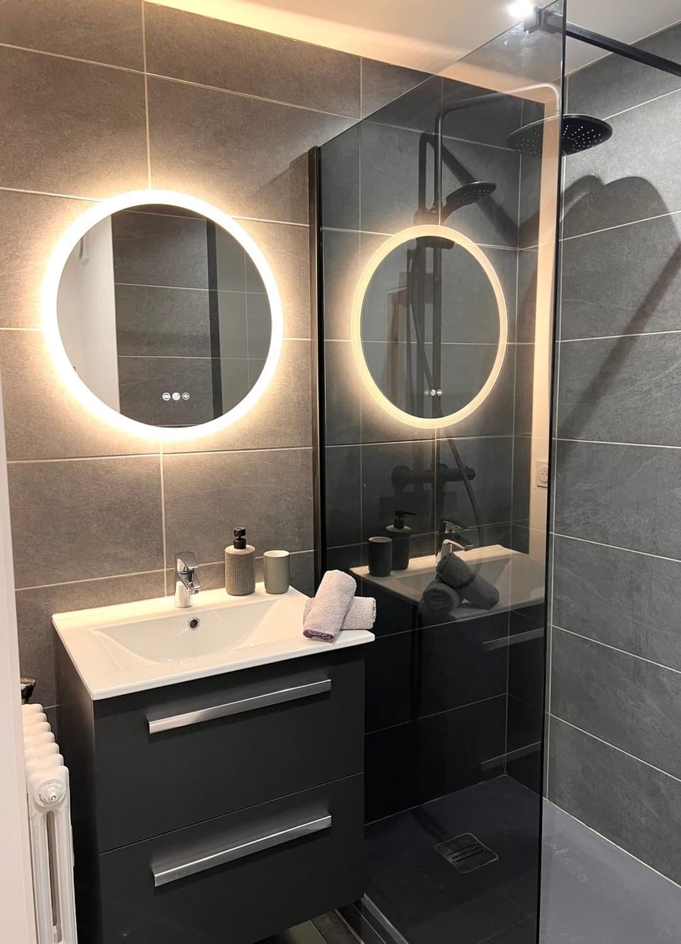Shower, Bathroom, towels