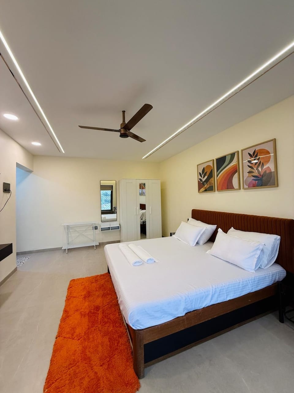 Emerald Suite with Riverview Koregaon Park Apartment in Pune