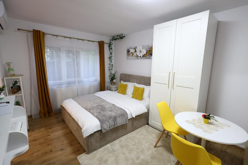 Bed, Living room, Photo of the whole room, Seating area, Bedroom, wardrobe