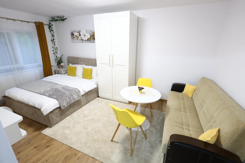 Bed, Living room, Photo of the whole room, Seating area, Bedroom