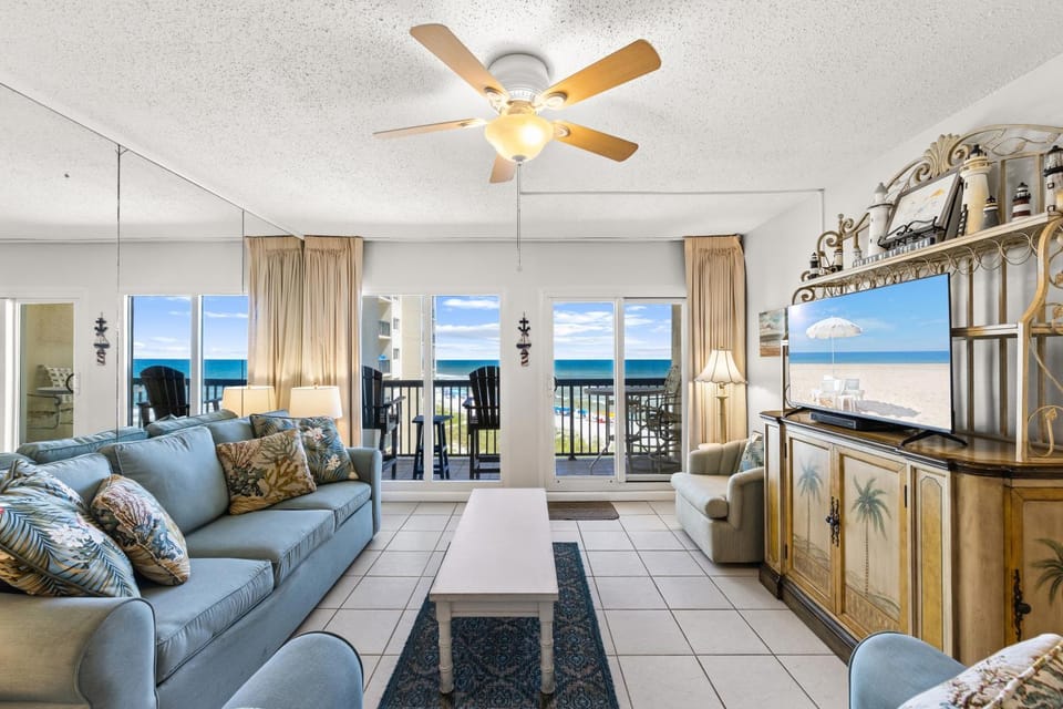 TV and multimedia, Living room, Seating area, Beach, Sea view