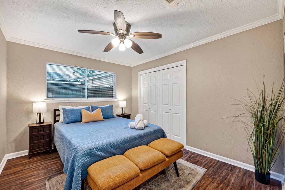 Cozy 4BR Family Home near Sylvan Beach & Wave Pool House in La Porte