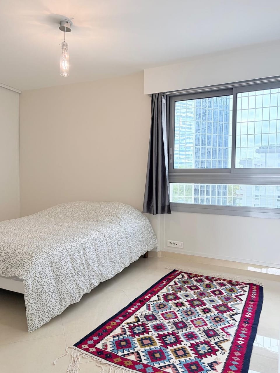 Bed, Photo of the whole room, Bedroom, City view, Street view, Quiet street view